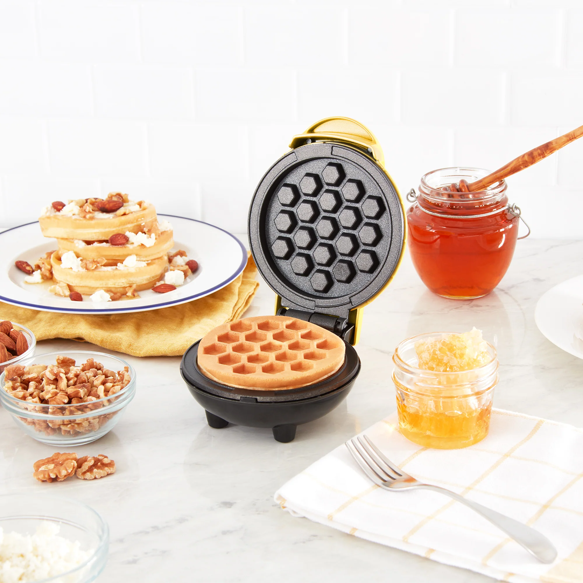 Honeycomb Mini Waffle Maker - Image 3